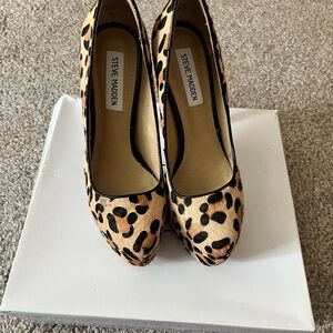 Steve Madden Desiresl Tan and Black Leopard Heels